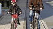 Kerékpárút, gyalog- és kerékpárút használata Kerékpárút: kétkerekű kerékpárok közlekedésére kijelölt út Gyalog- és kerékpárút: gyalogos, kerekes szék és kétkerekű kerékpár közlekedésére kijelölt út